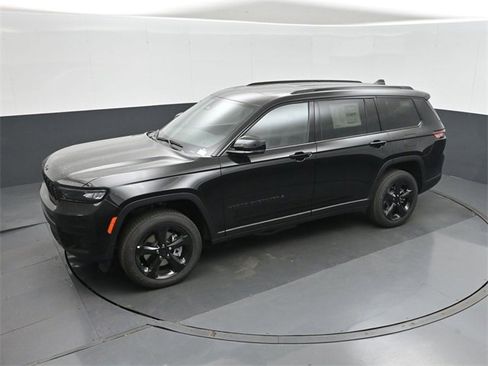 New 2025 Jeep Grand Cherokee L Altitude image 24