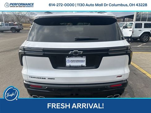 Used 2025 Chevrolet Traverse RS image 5