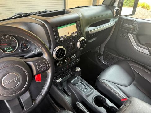 Used 2017 Jeep Wrangler Unlimited Rubicon w/ Connectivity Group AWD/4WD image 20