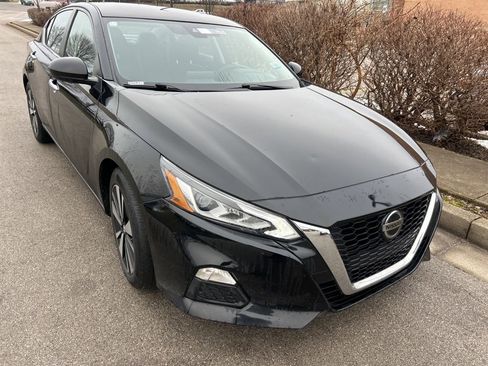 Used 2022 Nissan Altima 2.5 SV image 2