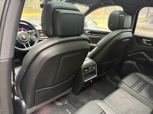 Used 2022 Porsche Cayenne E-Hybrid Coupe image 19