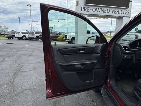 Used 2017 Chevrolet Traverse LT FWD image 11