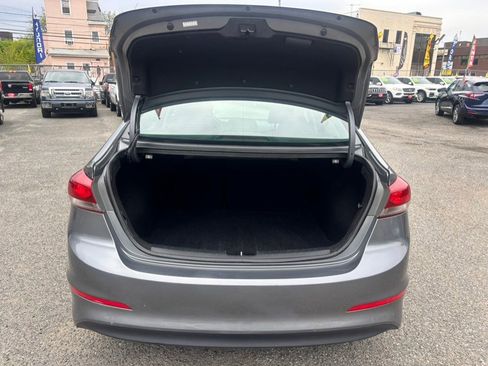 Used 2018 Hyundai Elantra SE FWD image 9