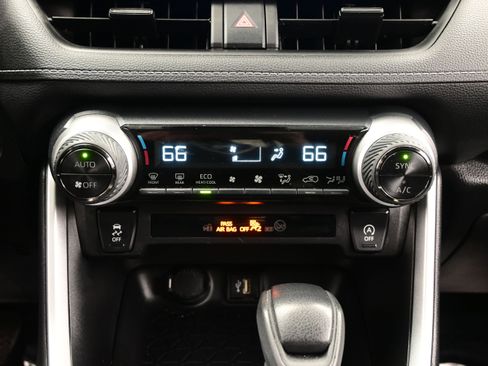 Used 2025 Toyota RAV4 XLE AWD/4WD image 20