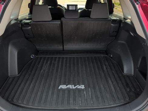 Used 2019 Toyota RAV4 XLE w/ Convenience Package AWD/4WD image 12