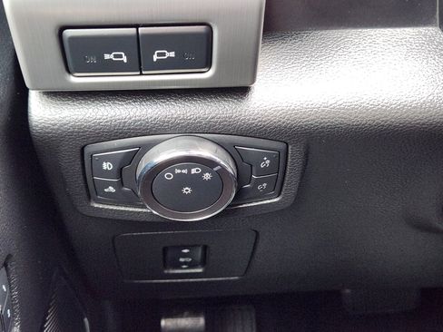 Used 2017 Ford F150 Platinum w/ Equipment Group 701A Luxury image 22