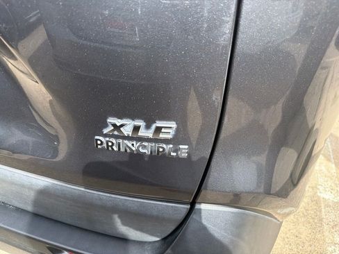 Used 2021 Toyota RAV4 XLE Premium FWD image 5