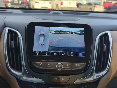 Used 2023 Chevrolet Equinox Premier image 9