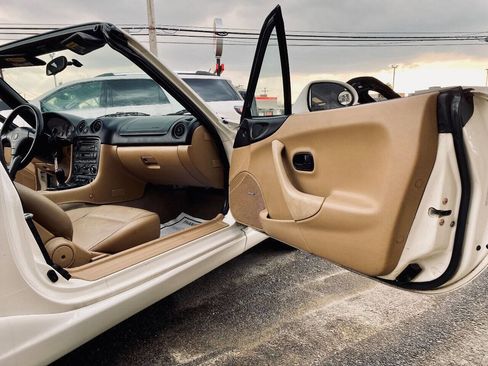 Used 2000 MAZDA MX-5 Miata LS image 25