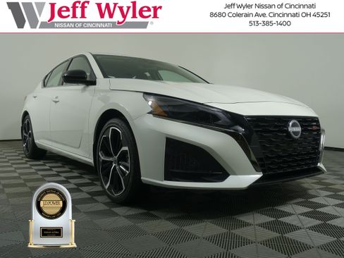 New 2025 Nissan Altima 2.5 SR w/ SR Premium Package image 1