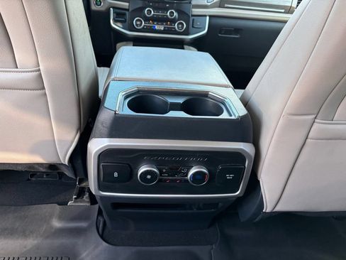 Used 2024 Ford Expedition Limited AWD/4WD image 31