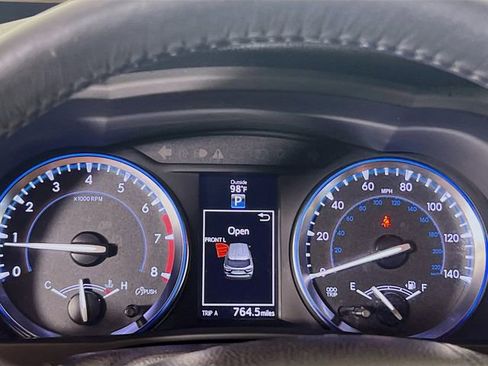 Used 2015 Toyota Highlander Limited w/ Driver Technology Package FWD image 11
