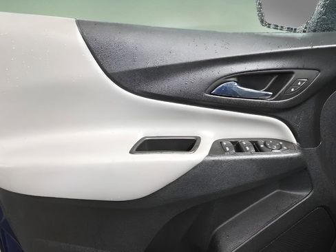 Used 2022 Chevrolet Equinox LS w/ LS Convenience Package image 8