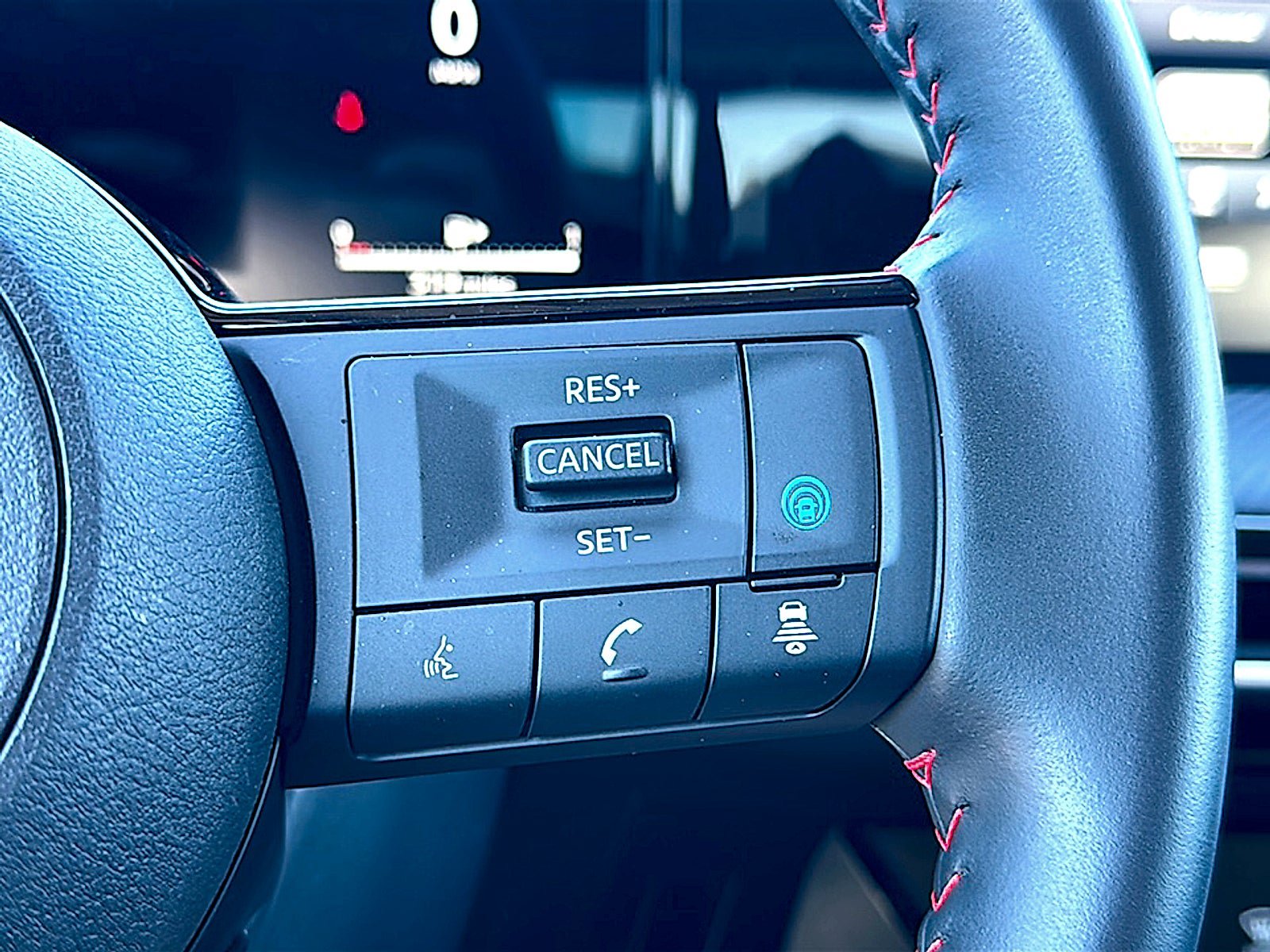 Used 2025 Nissan Kicks SR FWD image 28