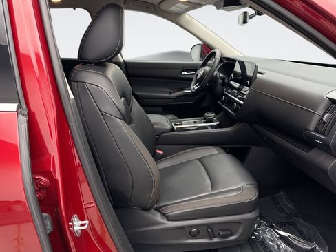 Used 2023 Nissan Pathfinder SL AWD/4WD image 18