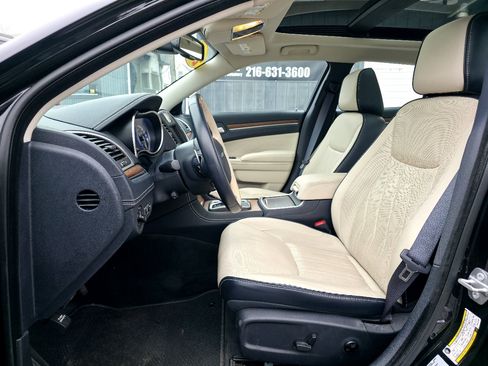 Used 2016 Chrysler 300 C Platinum w/ Safetytec Plus Group image 16