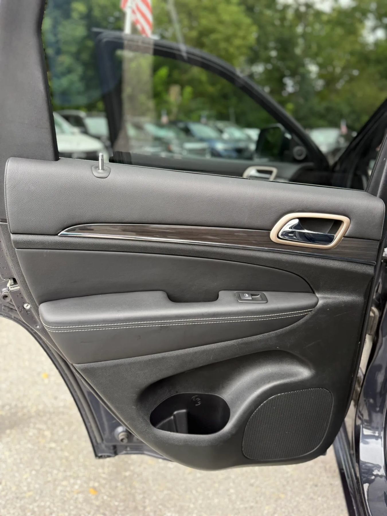 Used 2014 Jeep Grand Cherokee Overland AWD/4WD image 14