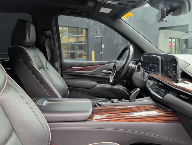 Used 2021 Cadillac Escalade Premium Luxury w/ Performance Package AWD/4WD image 30