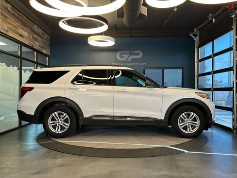 Used 2020 Ford Explorer XLT w/ Comfort Package AWD/4WD image 2