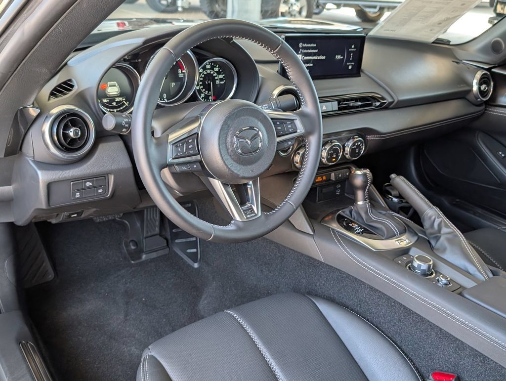 Used 2025 MAZDA MX-5 Miata RF Grand Touring RWD image 4