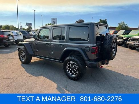 Used 2025 Jeep Wrangler Unlimited Rubicon w/ Convenience Group AWD/4WD image 3
