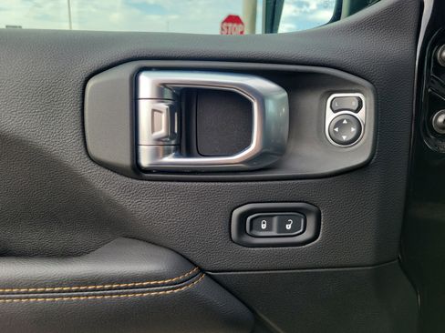 Used 2022 Jeep Gladiator Overland image 22