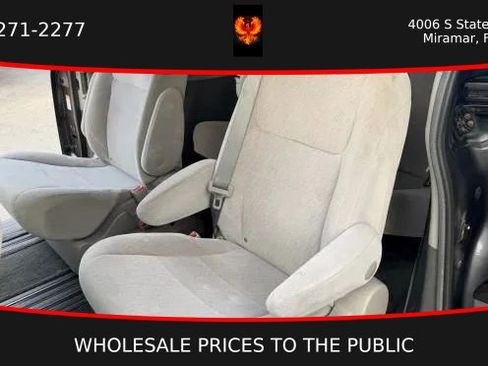 Used 2016 Toyota Sienna LE image 19