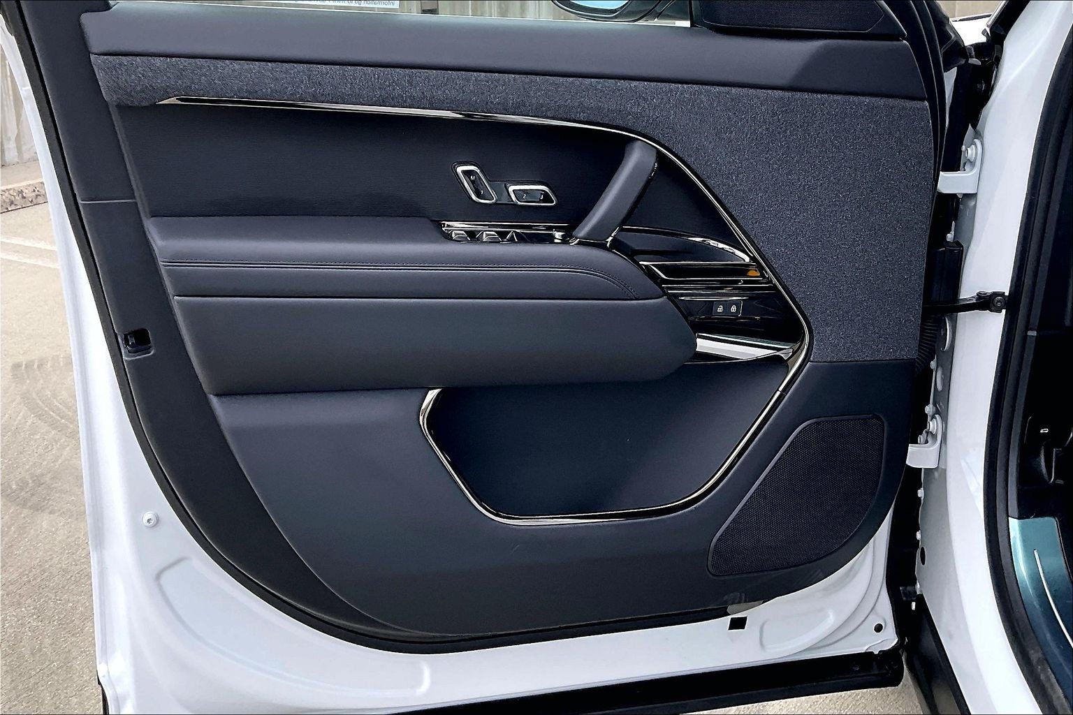 New 2026 Land Rover Range Rover Sport SE AWD/4WD image 14