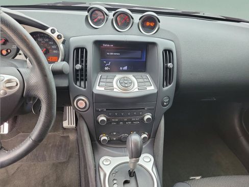 Used 2016 Nissan 370Z Touring RWD image 7