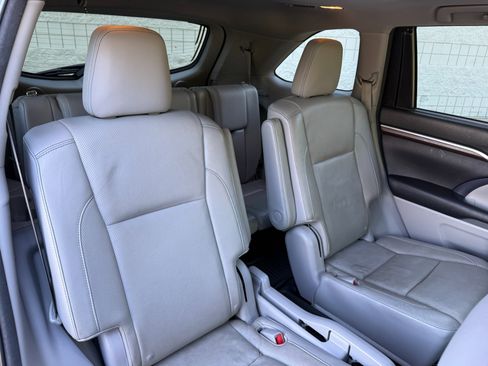 Used 2016 Toyota Highlander Limited image 17