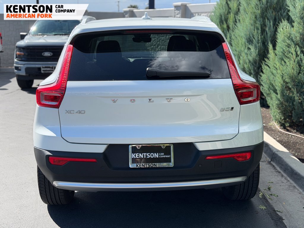 Used 2025 Volvo XC40 B5 Plus AWD/4WD image 6