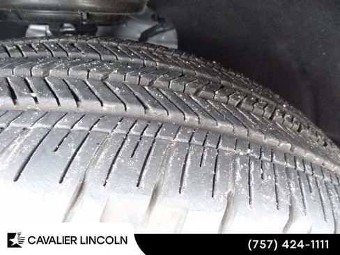 Used 2026 Lincoln Nautilus Premier AWD/4WD image 16