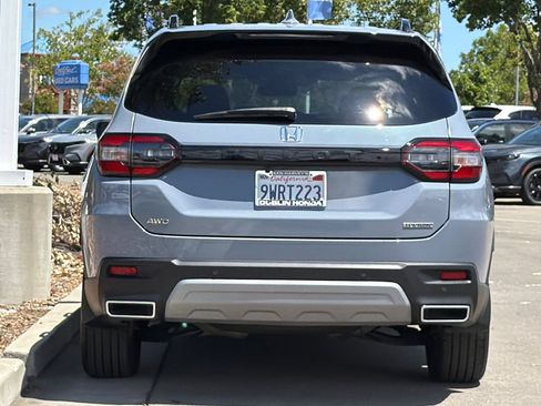 Certified 2025 Honda Pilot Touring image 5