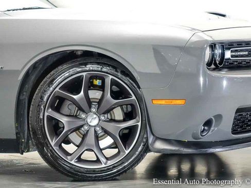 Used 2019 Dodge Challenger R/T RWD image 3