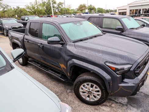 Used 2025 Toyota Tacoma SR5 AWD/4WD image 6