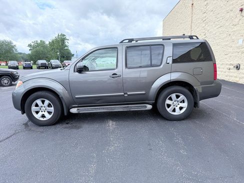 Used 2008 Nissan Pathfinder SE w/ Leather Pkg AWD/4WD image 2