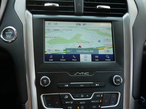 Used 2019 Ford Fusion SE AWD/4WD image 22