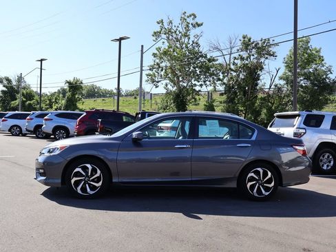 Used 2017 Honda Accord EX-L image 4