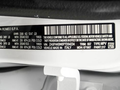 Used 2023 Alfa Romeo Stelvio Veloce image 35