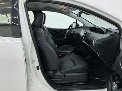 Used 2020 Toyota Prius Prime Limited FWD image 15