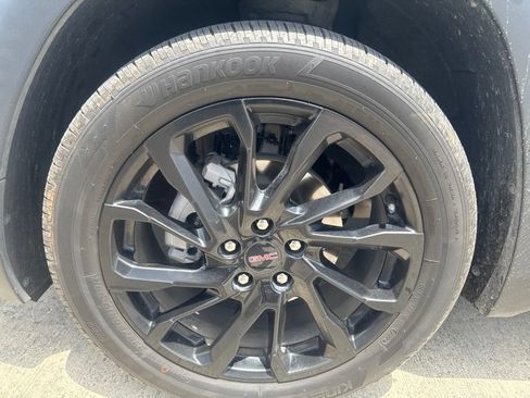 Used 2024 GMC Terrain SLE w/ Driver Convenience Package FWD image 11