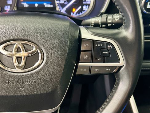 Used 2022 Toyota Highlander XLE image 19