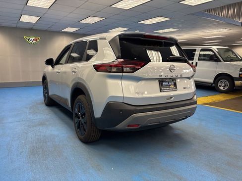 Used 2023 Nissan Rogue SV AWD/4WD image 9