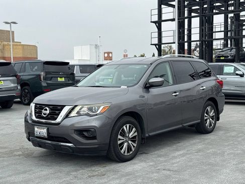 Used 2018 Nissan Pathfinder S FWD image 1