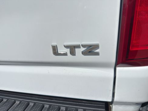 Used 2024 Chevrolet Silverado 2500 LTZ w/ LTZ Convenience Package AWD/4WD image 12