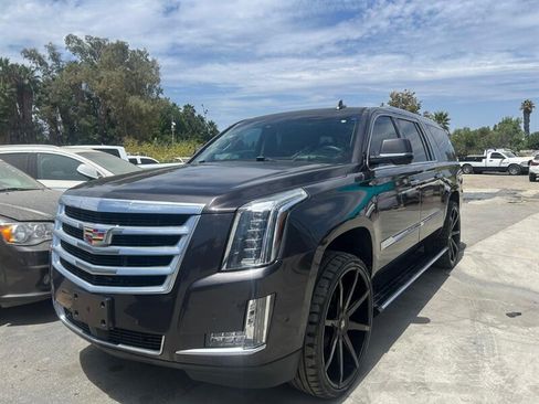 Used 2017 Cadillac Escalade ESV Premium Luxury AWD/4WD image 7