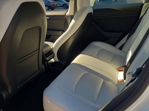 Used 2022 Tesla Model 3 Performance image 13