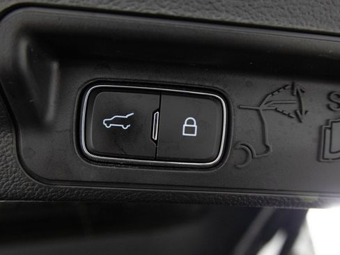 Used 2023 Ford Explorer XLT w/ Equipment Group 202A AWD/4WD image 39