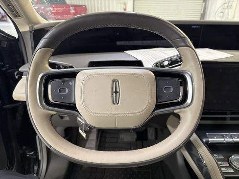 Used 2024 Lincoln Nautilus Premier AWD/4WD image 15