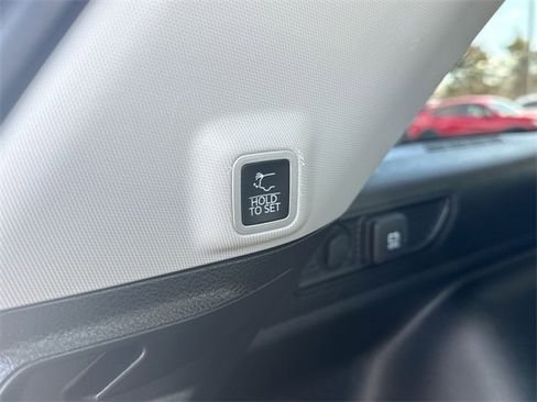 Used 2023 Jeep Grand Cherokee Limited w/ Luxury Tech Group II image 20